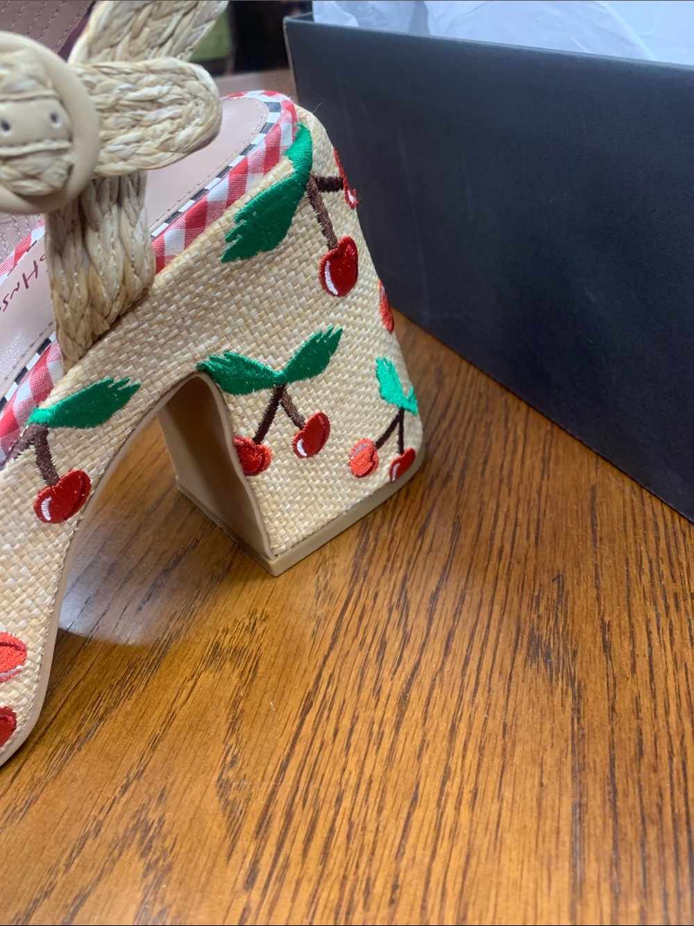 Sandals - Picture 2 of 6